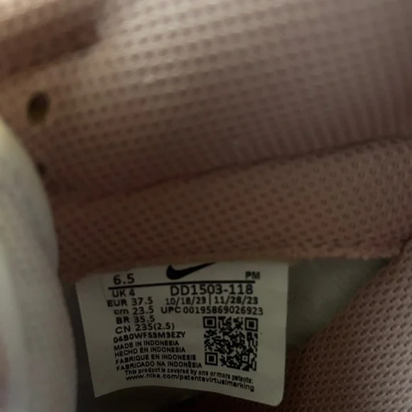 Nike Women's Blush and White Sneakers - Picture 4 of 4